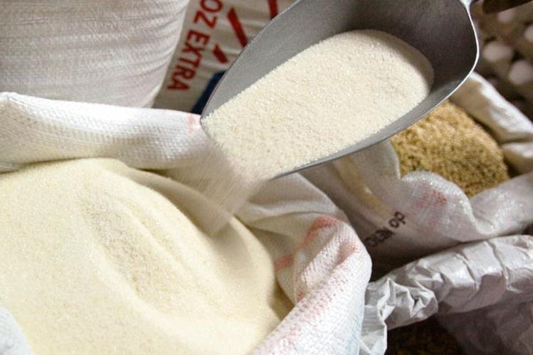 Análisis confirmaron que el azúcar de contrabando no esteba fortificada con vitamina A. (Foto Prensa Libre: Hemeroteca PL)