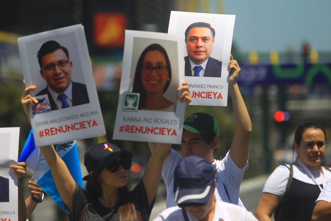 El viernes de la semana pasada los diputados fueron retenidos por varias horas porque los manifestantes pedían que renunciaran a sus curules.