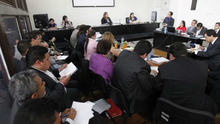 En desarrollo la audiencia de primera declaración de los 11 implicados en la red de corrupción en el IGSS (Foto Prensa Libre: Paulo Raquec).