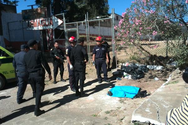 Localizan el torso de una mujer en San José Las Rosas, Mixco. (Foto Prensa Libre: E. Paredes)<br _mce_bogus="1"/>