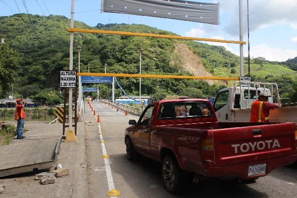 Un picop utiliza el puente El Jobo para pasar a territorio salvadoreño. (Foto HemerotecaPL)