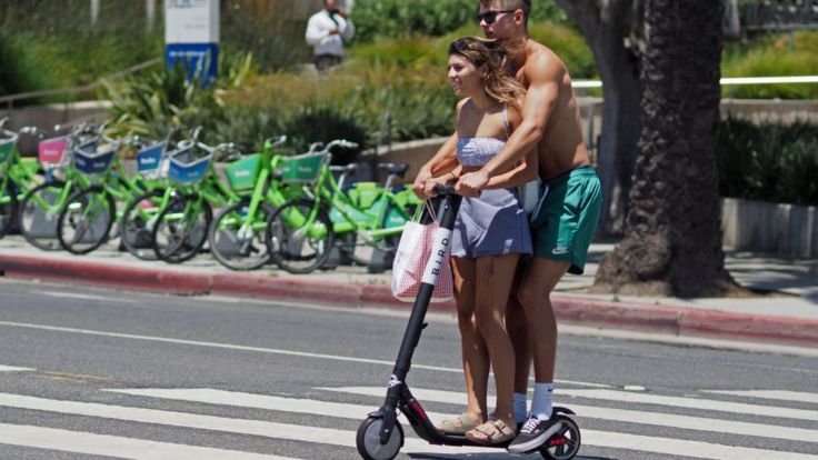 En EE.UU. hay más equilibrio entre hombres y mujeres en uso de monopatines eléctricos que de bicicletas de uso compartido. (Getty Images).