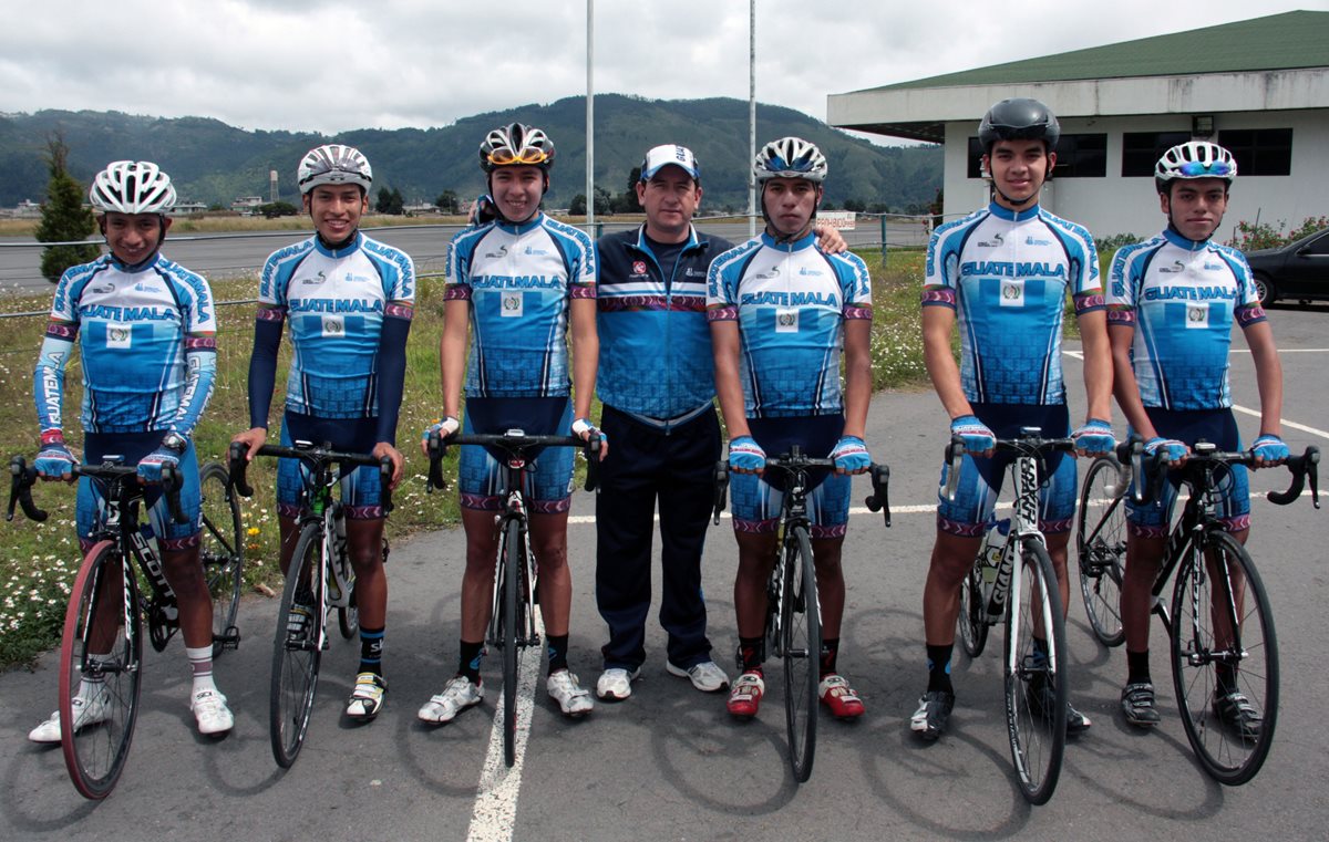 La Sub 23 está integrada por Celso Ajpacajá, Óscar Serech, Amílcar Méndez, Omar Ochoa, Geovani Sam, Ángel Carranza y Dilson Orozco. (Foto Prensa Libre: Carlos Ventura)