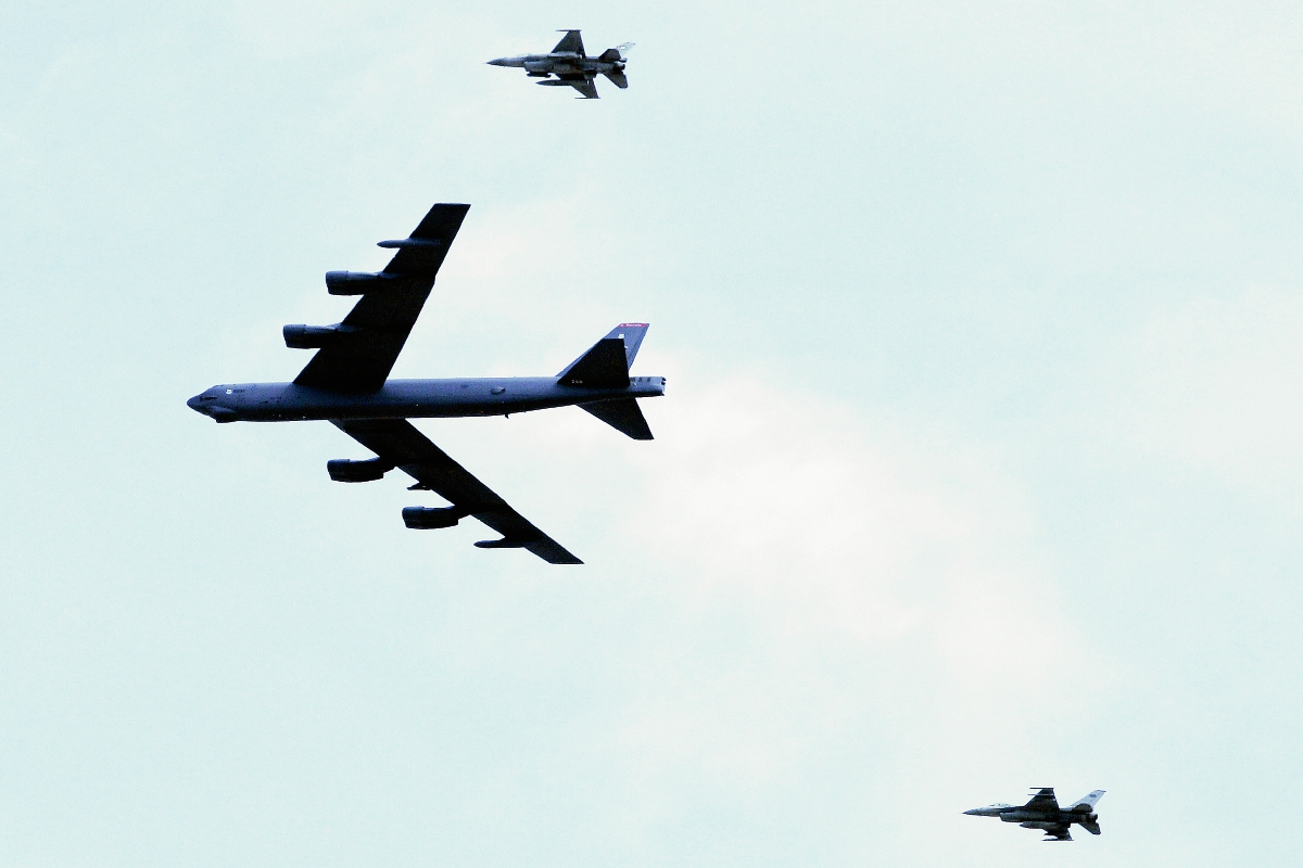 Un investigador en seguridad dijo que fue capaz de acceder ilegalmente a sistemas de aeronaves en pleno vuelo en varias ocasiones. (Foto Prensa Libre:AFP)