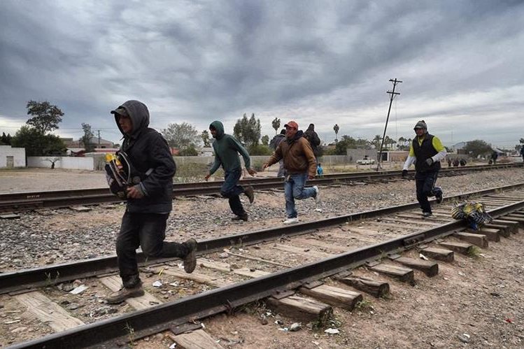 Autoridades advierten de los constantes peligros para los inmigrantes durante la travesía por México. (Foto: Hemeroteca PL)