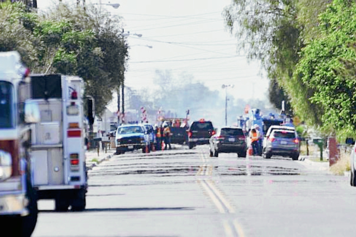 La autopista cerca de Fresno, California estuvo cerrada por varias horas. (Foto Prensa Libre:AP)