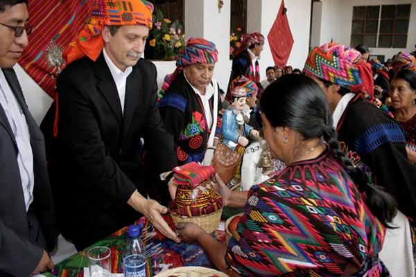 El embajador McFarland durante la actividad en Chichicastenango. (Foto Prensa Libre: Óscar Figueroa)<br _mce_bogus="1"/>