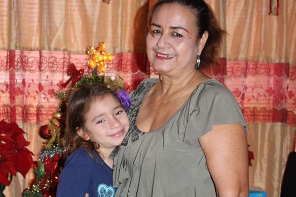 Ligsdenis Ochoa y su abuela cruzaron juntas la frontera de Estados Unidos para reunirse con la madre de la menor Jessica Ochoa en Charlotte, Carolina del Norte. (Foto Prensa Libre: EFE)