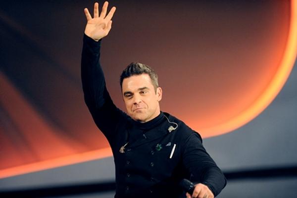  Robbie Williams durante una presentación en Alemania.