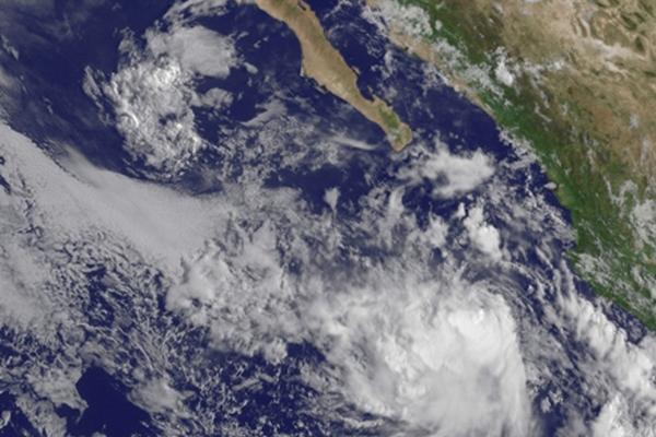 Foto de satélite ubican a la tormenta Frank en el Pacífico.