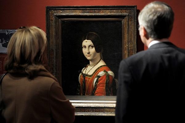 Retirarán las sucesivas capas de brillo amarillo de la obra "La Bella Herrera", de Leonardo Da Vinci (Foto Prensa Libre: AFP).