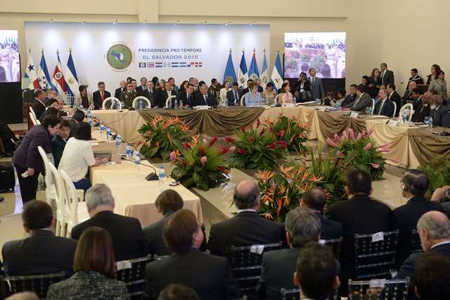 La reunión se llevó a cabo este viernes en El Salvador. (Foto Prensa Libre: AFP)