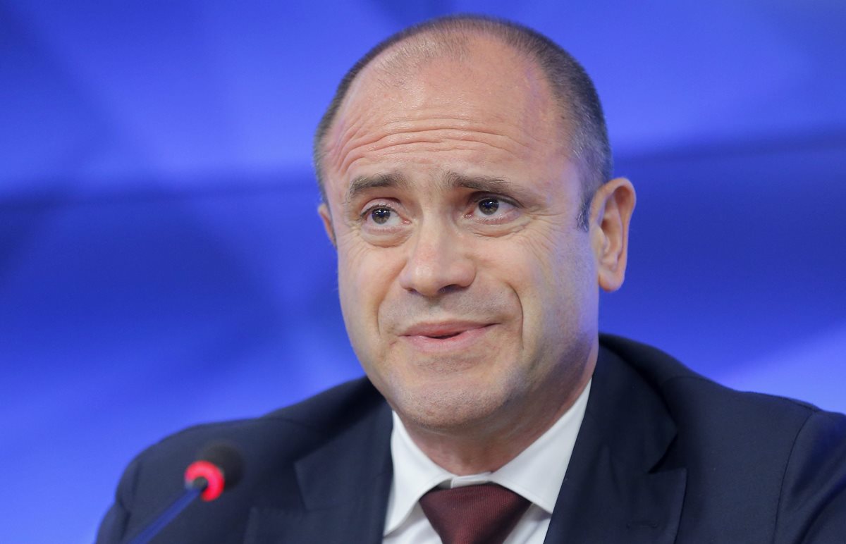 El presidente de la Unión de Patinadores de Rusia (UPR), Alexéi Kravtsov, durante la conferencia de prensa donde dio a conocer el dopaje de la patinadora rusa Ekaterina Konstantinova. (Foto Prensa Libre: EFE)