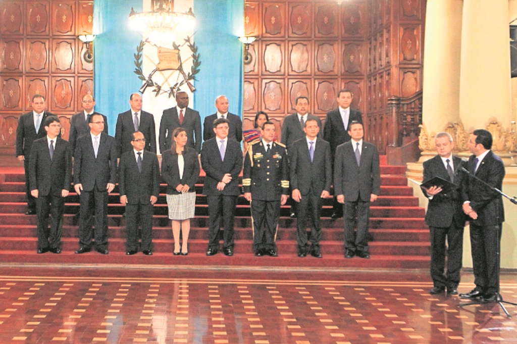 El presidente Jimmy Morales tardó varios días en integrar el gabinete de su gobierno. (Foto Prensa Libre: Edwin Bercián)