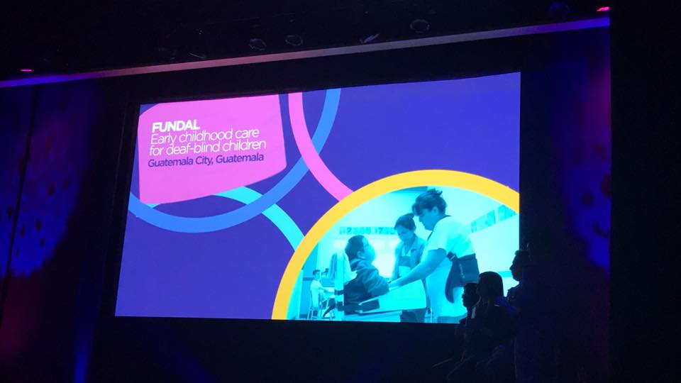 Momento en el que anunciaban a Fundal como ganadora de la categoría. (Foto Prensa Libre: Fundal)