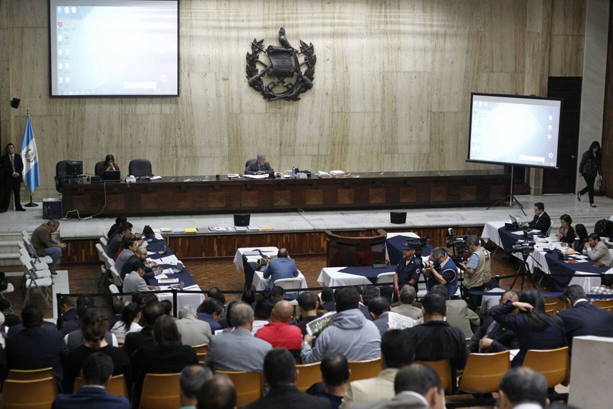 En la Sala de Vistas de la CSJ, defensa de procesados acusa de falta de competencia al Juzgado de Mayor Riesgo B. (Foto Prensa Libre: Paulo Raquec)