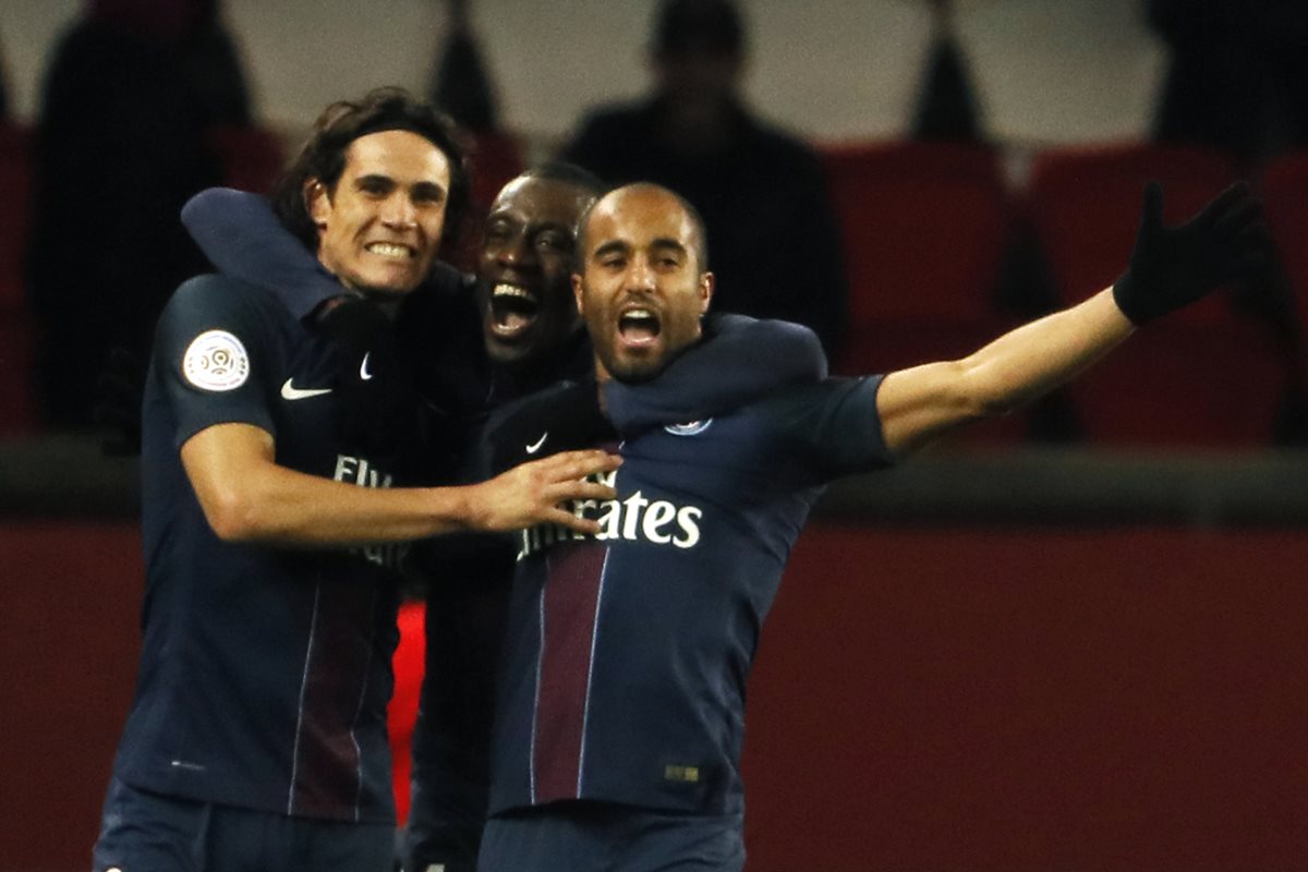Los jugadores del PSG celebraron una victoria el pasado miércoles contra el Lille. (Foto Prensa Libre: AFP)