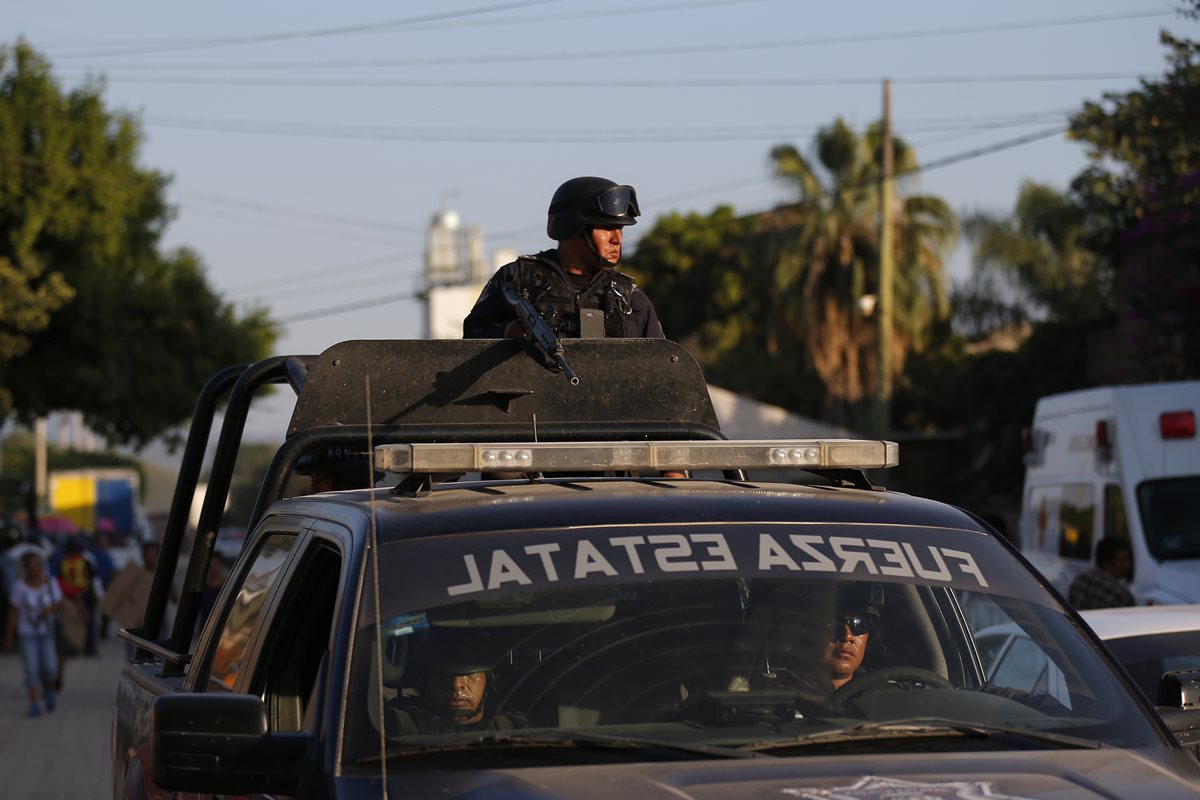 Militares mexicanos patrullan zonas donde operan carteles de la droga. (AP)