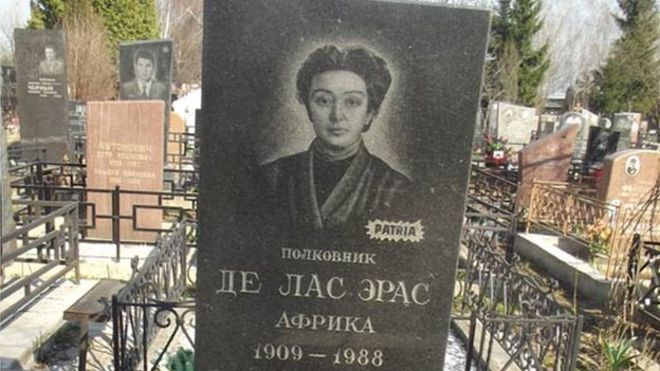 En la lápida de África de las Heras aparece destacada la palabra "Patria", el nombre por el que la conocían en la KGB. FOTO TOMADA DEL LIBRO MI NOMBRE ES PATRIA.