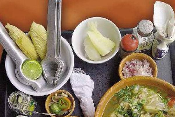 El caldo de pata suele consumirse los lunes. (Foto Prensa Libre: Óscar García)