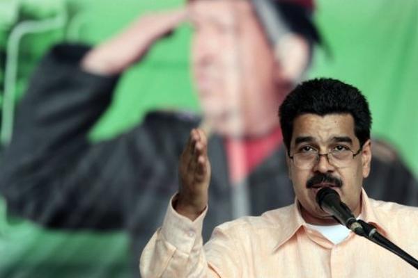 Nicolás Maduro,  anunció el viaje a Cuba durante una rueda de prensa en la base militar venezolana de Anzuátegui. (Foto Prensa Libre: AFP)