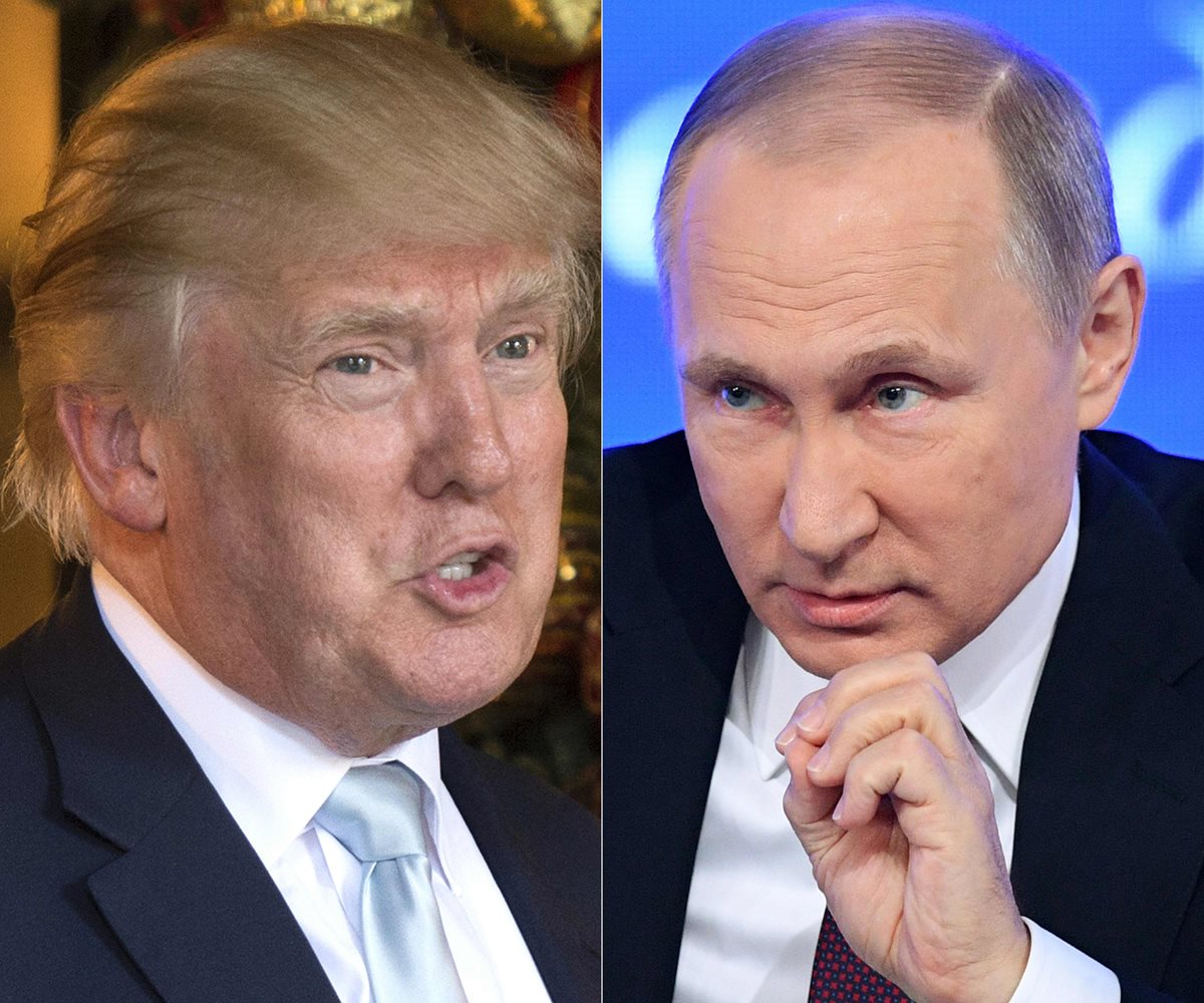 Donald Trump (i) elogió de nuevo al presidente ruso Vladimir Putin (d). (Foto Prensa Libre: AFP).