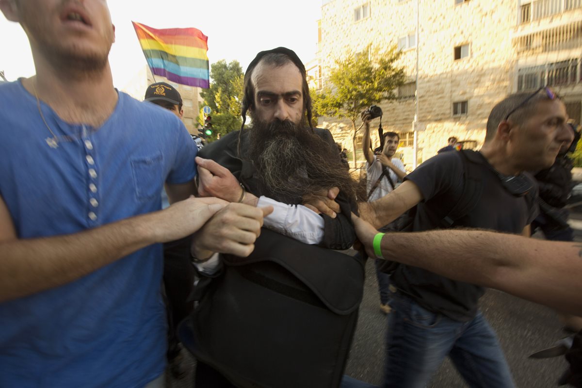 El ultraortodoxo, Jew Yishai Schlissel, fue detenido el 30 de julio último después de agredir a activistas gay en Jerusalén, este domingo ocurrió un hecho similar. (Foto Prensa Libre: AP)