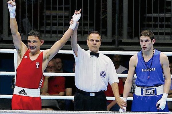 Kevin Luna -Izq- festejó en Toronto y va por más. (Foto Prensa Libre: Cortesía Federación Nacional de Boxeo)