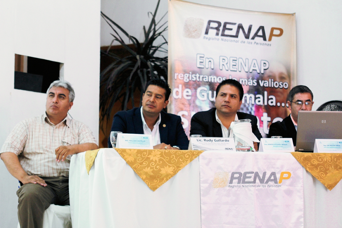 Autoridades del  Renap declararon libre de subregistro a Huehuetenango en una ceremonia celebrada en la cabecera (Foto Prensa Libre: Mike Castillo)