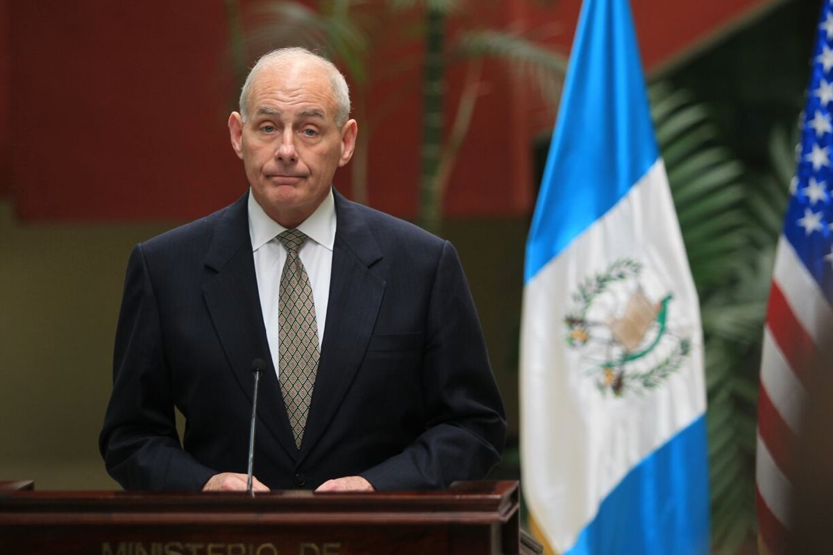 Secretario de Seguridad Nacional visita Guatemala para abordar temas de seguridad y migrantes. (Foto Prensa Libre: Esbin García)