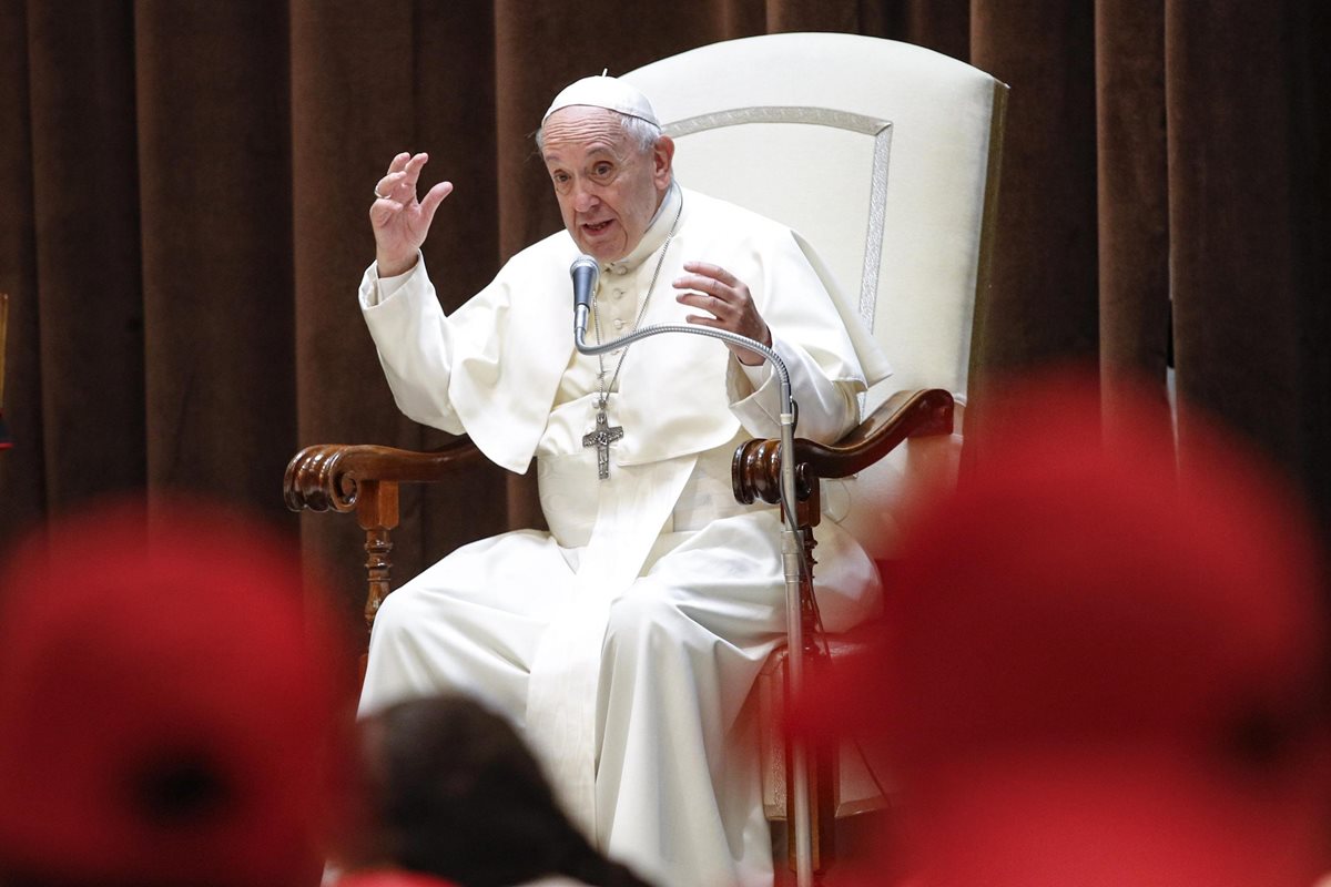 El papa Francisco aceptó la renuncia de tres de los obispos envueltos en escándalos de abuso sexual a menores. (Foto Prensa Libre: EFE)