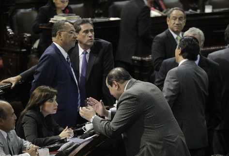 Bancadas del Congreso buscan trueque con asuntos que les interesan.