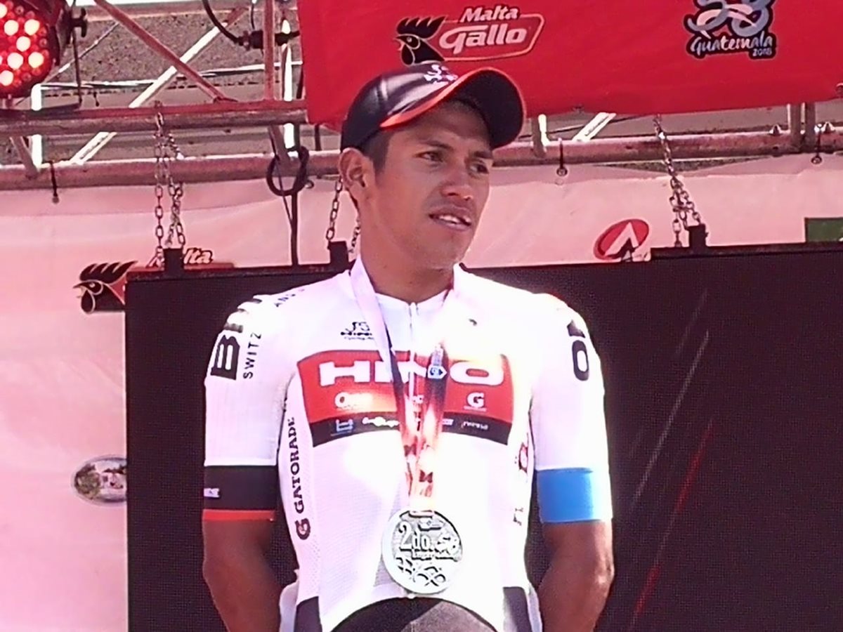 El ciclista de Tecpán, Jhonathan de León, llegó segundo a San Pedro, San Marcos y se mantiene tercero en la general. (Foto Prensa Libre: Carlos Vicente)