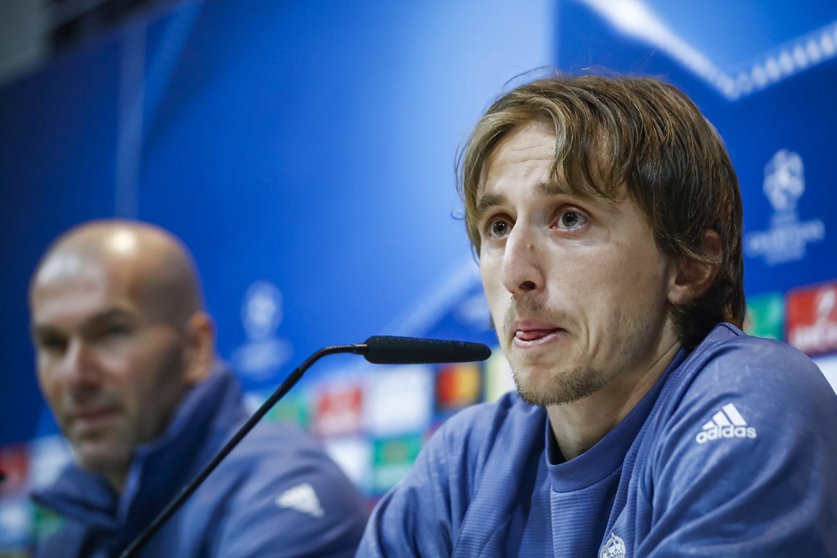 Luka Modric comparece ante los medios previo al duelo del Real Madrid contra el Nápoli. (Foto Prensa Libre: EFE).