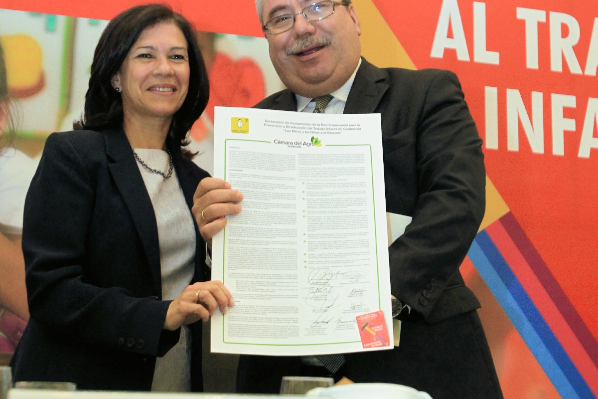 Cynthia del Águila fue robada ayer afuera de la Catedral. (Foto Prensa Libre: Archivo).