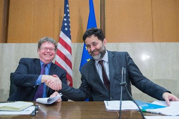 La quinta ronda de negociaciones entre EE. UU. y la Unión Europea culminó en Washington. (Foto Prensa Libre: AFP)