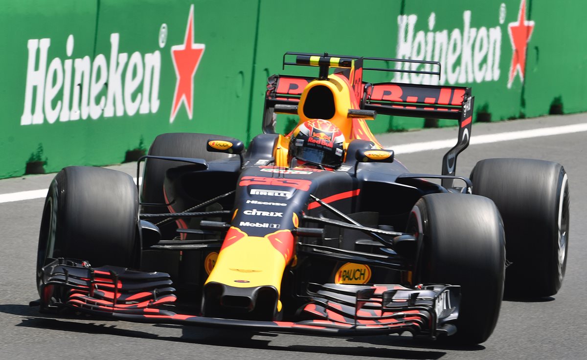 Verstappen fue el más rápido en el circuito de Bakú. (Foto Prensa Libre: AFP)