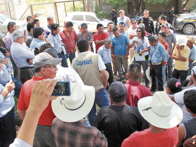 En la Democracia, Huehuetenango, resolvieron el conflicto con la empresa distribuidora del servicio a través del diálogo. (Foto Prensa Libre: Mike Castillo).