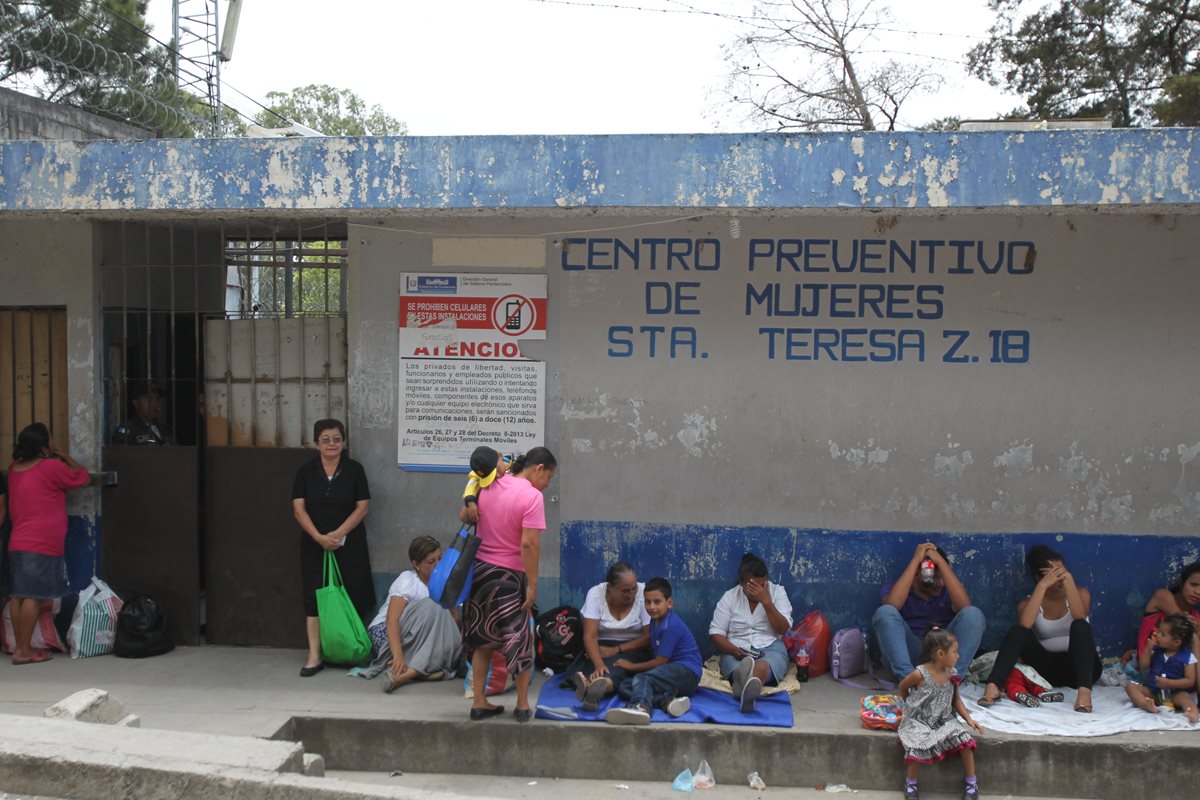 Los niños que viven junto a sus madres en las cárceles no cuentan con atención del Estado. (Foto Prensa Libre: Hemeroteca PL)
