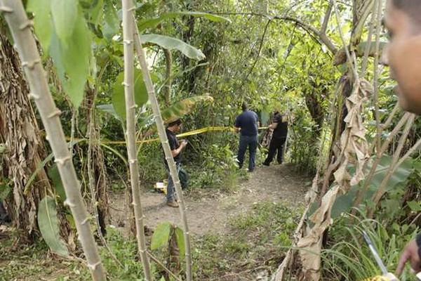 El cadáver de un niño de 1 año, fue localizado en un sector de Cubulco, Baja Verapaz. (Foto Prensa Libre: Carlos Grave)<br _mce_bogus="1"/>