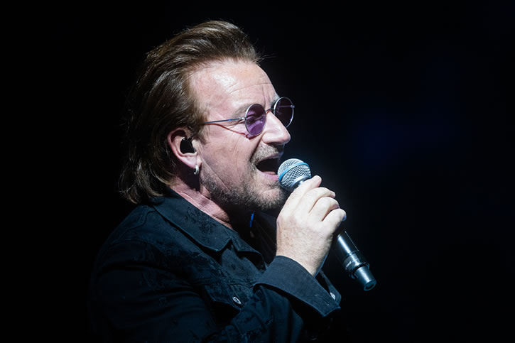 Bono se presentaba junto a su banda como parte de la gira mundial Innocence + Experience. (Foto Prensa Libre: AFP)