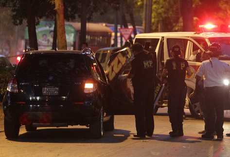 La abogada penalista Lea de León murió víctima de un ataque armado la tarde de este jueves en la Avenida de La Reforma y 8 calle, zona 9. (Foto Prensa Libre: Esbin García)
