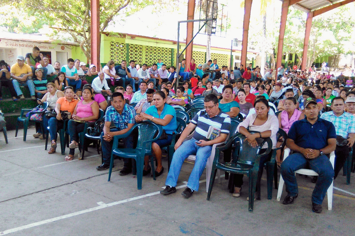 Maestros de Chiquimula suspendieron clases. (Foto Prensa Libre: Edwin Paxtor)