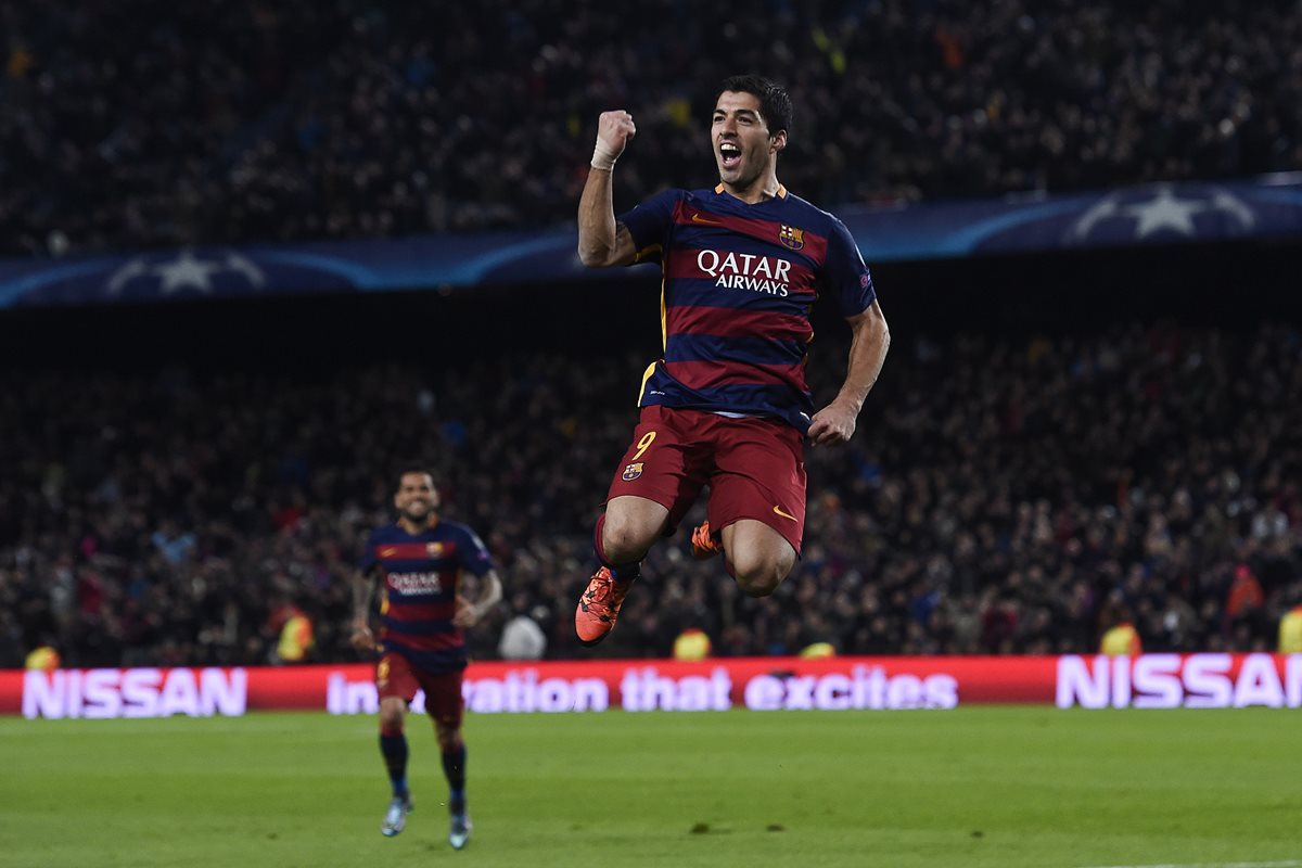 El uruguayo Luis Suárez celebró su segundo doblete consecutivo con el Barcelona. (Foto Prensa Libre: AFP)