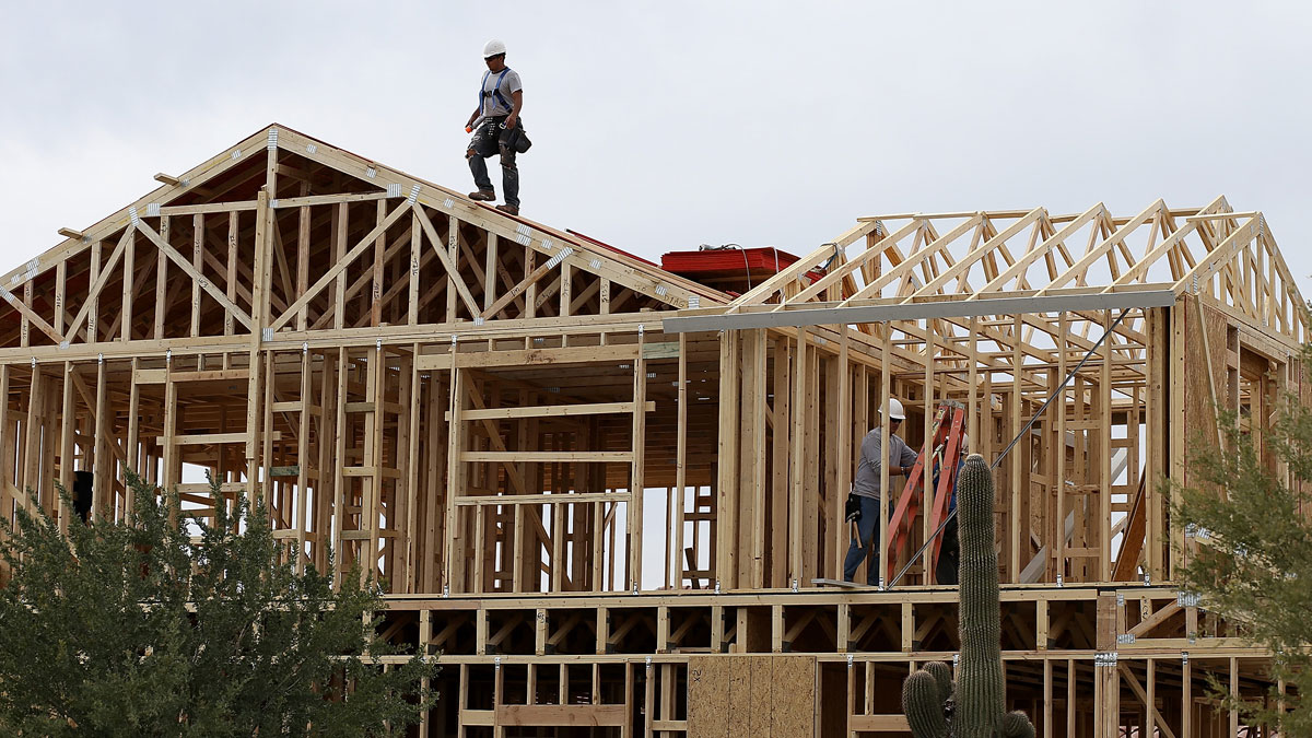 Compañías constructoras de viviendas vinculan falta de mano de obra con norma migratoria.(AP).