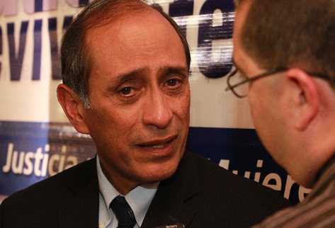 A Juan Luis Siekavizza se le ponen llorosos los ojos.