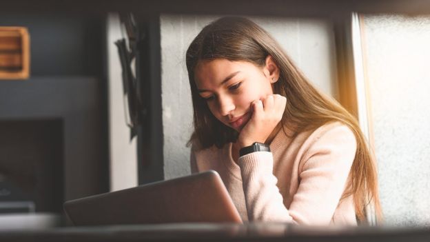 Muchos de los datos que se comparten sobre los menores permanecen en la red durante años. GETTY IMAGES