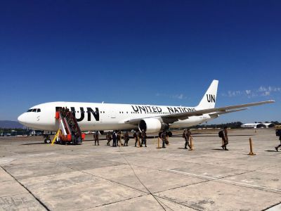 Los soldados deberán cumplir una cuarentena de 21 días antes de ver a sus familias. (Foto Prensa Libre: Estuardo Paredes)