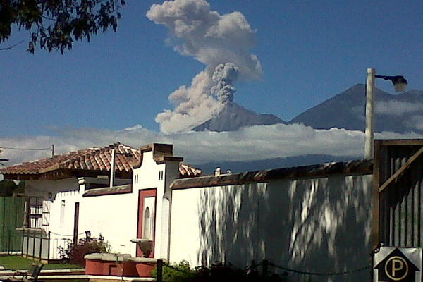 Vista del volcán de Fuego. (Foto: cortesía de Nathan Pichiyá)