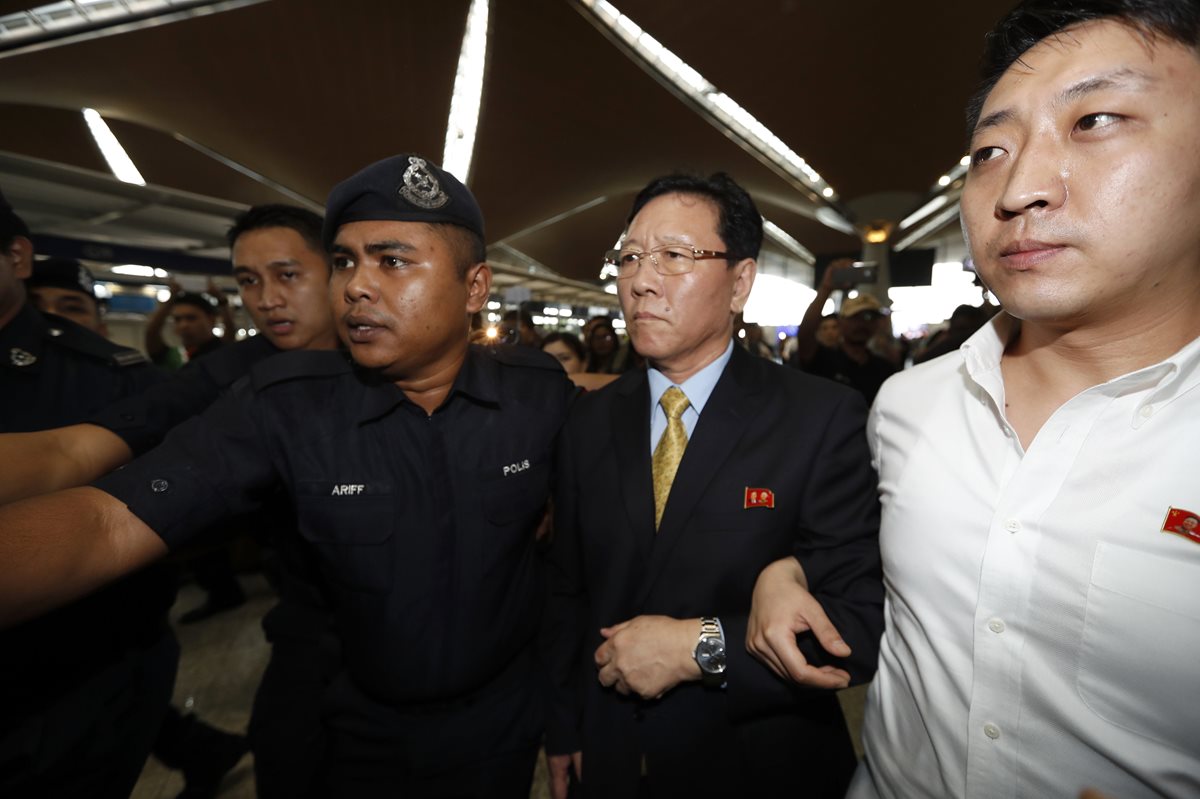 Kang Chol, ambajador de Corea del Norte, abandona Malasia por crisis diplomática. (Foto Prensa Libre: AP)